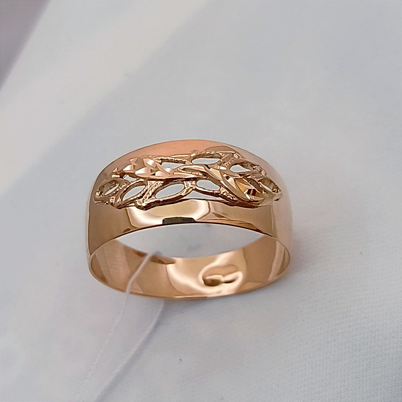 Золоте кільце 585 проби з алмазною гранню