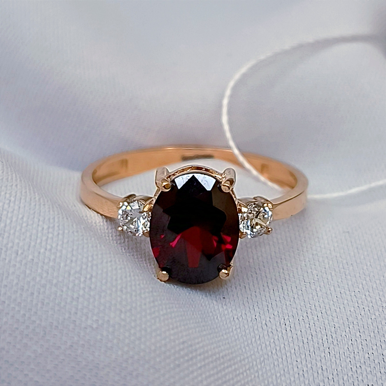 Золоте кільце 585 проби з гранатом