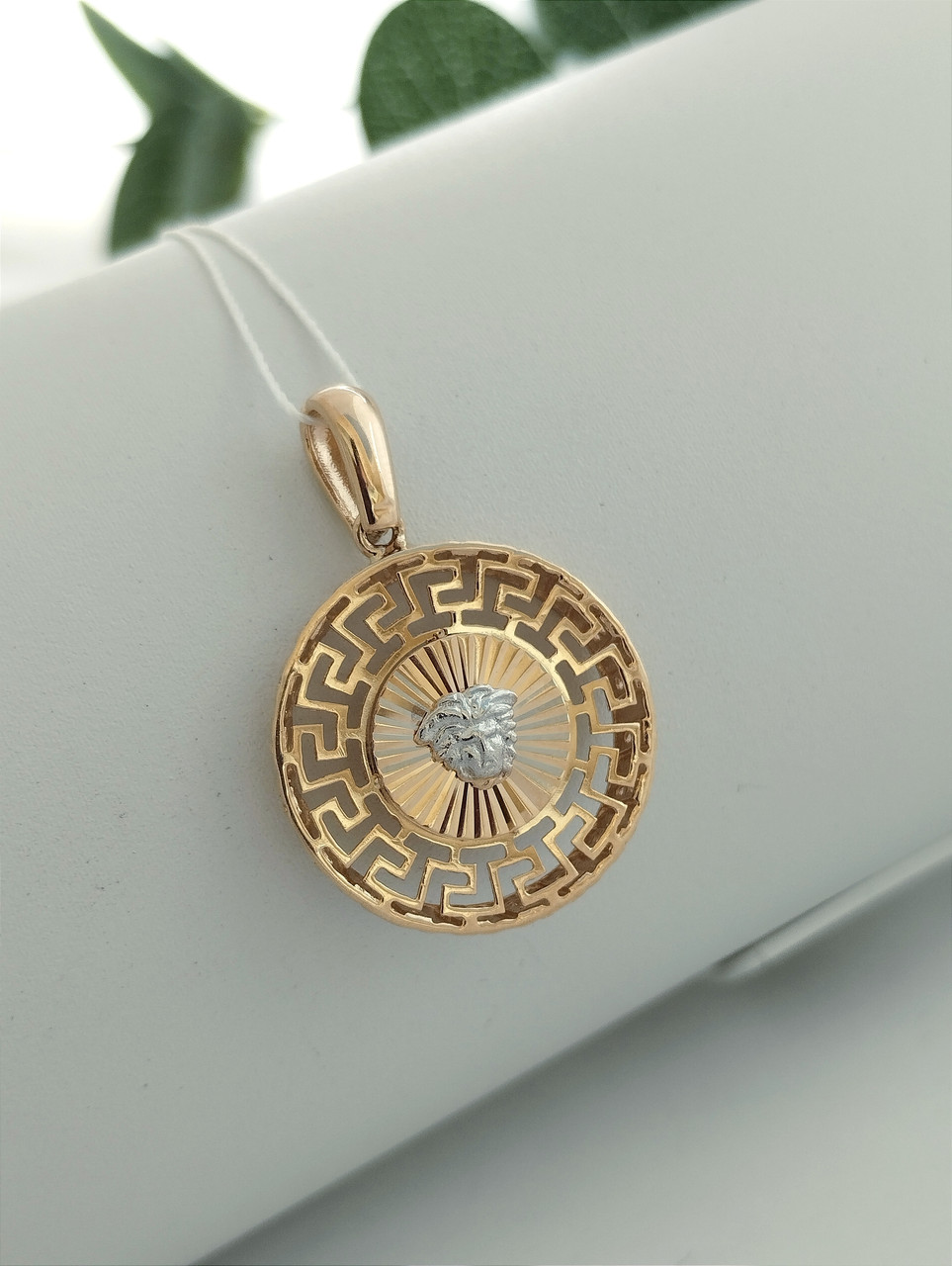 Золотий кулон