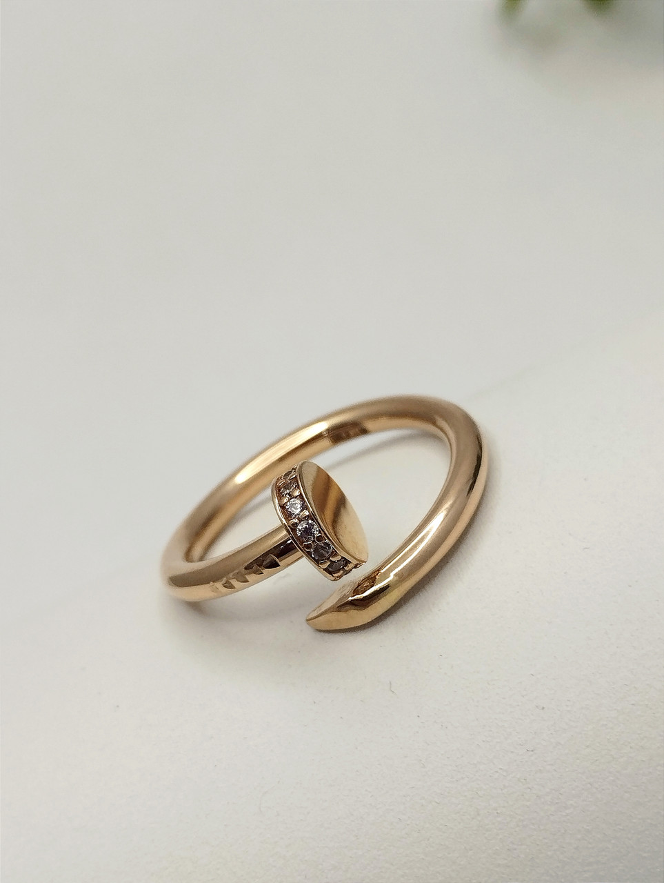 Золоте кільце цвяха