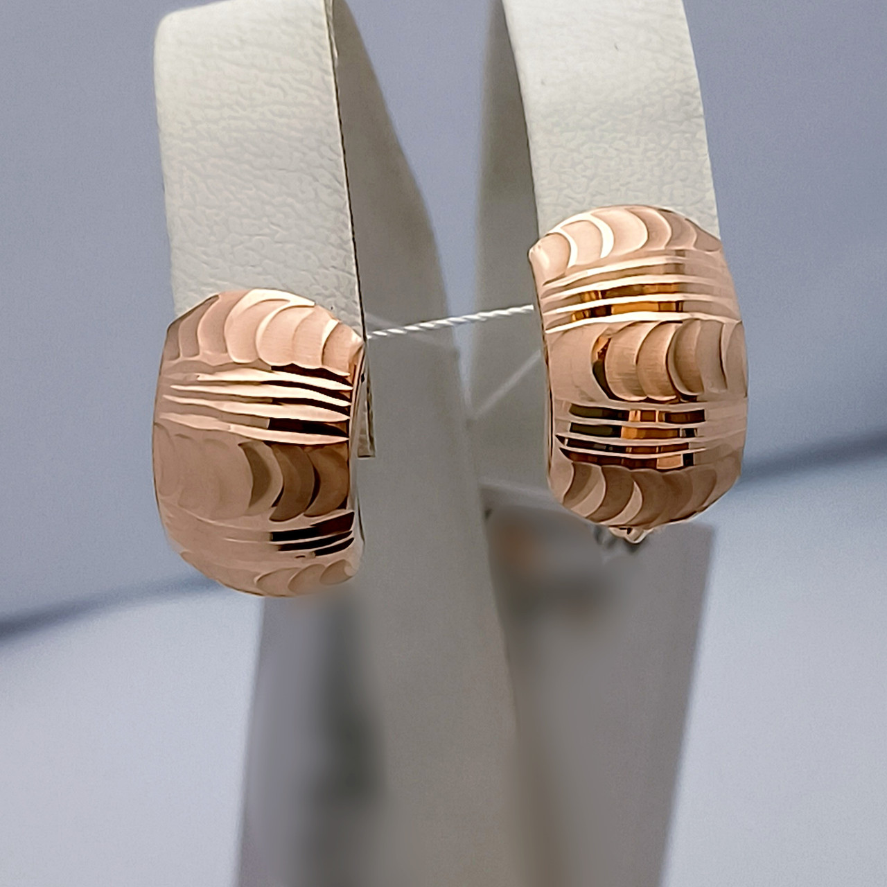 Золоті сережки англійською замком 585 проби