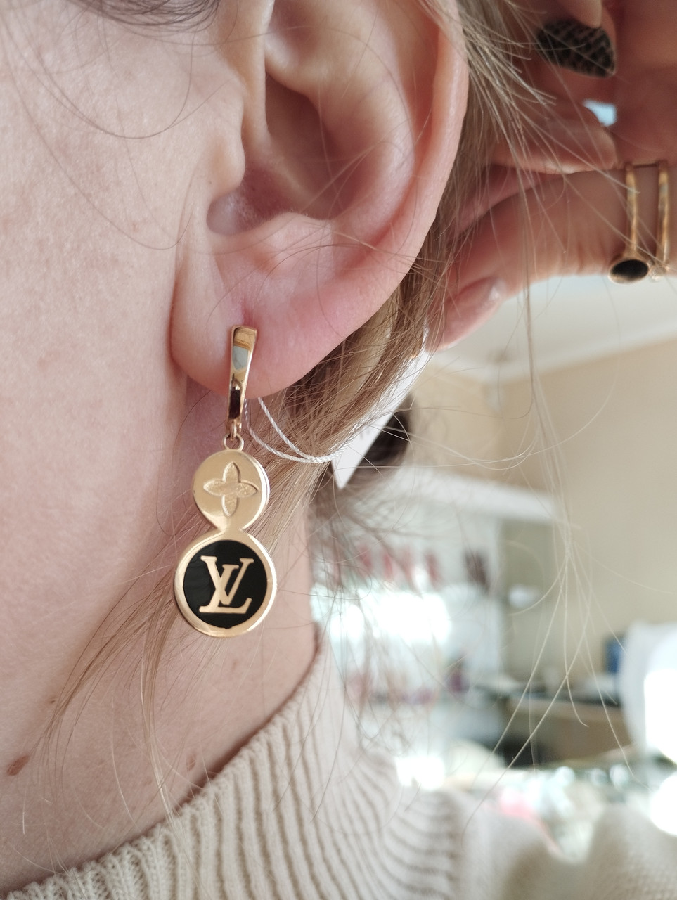 Золоті сережки з емаллю - Зображення 3