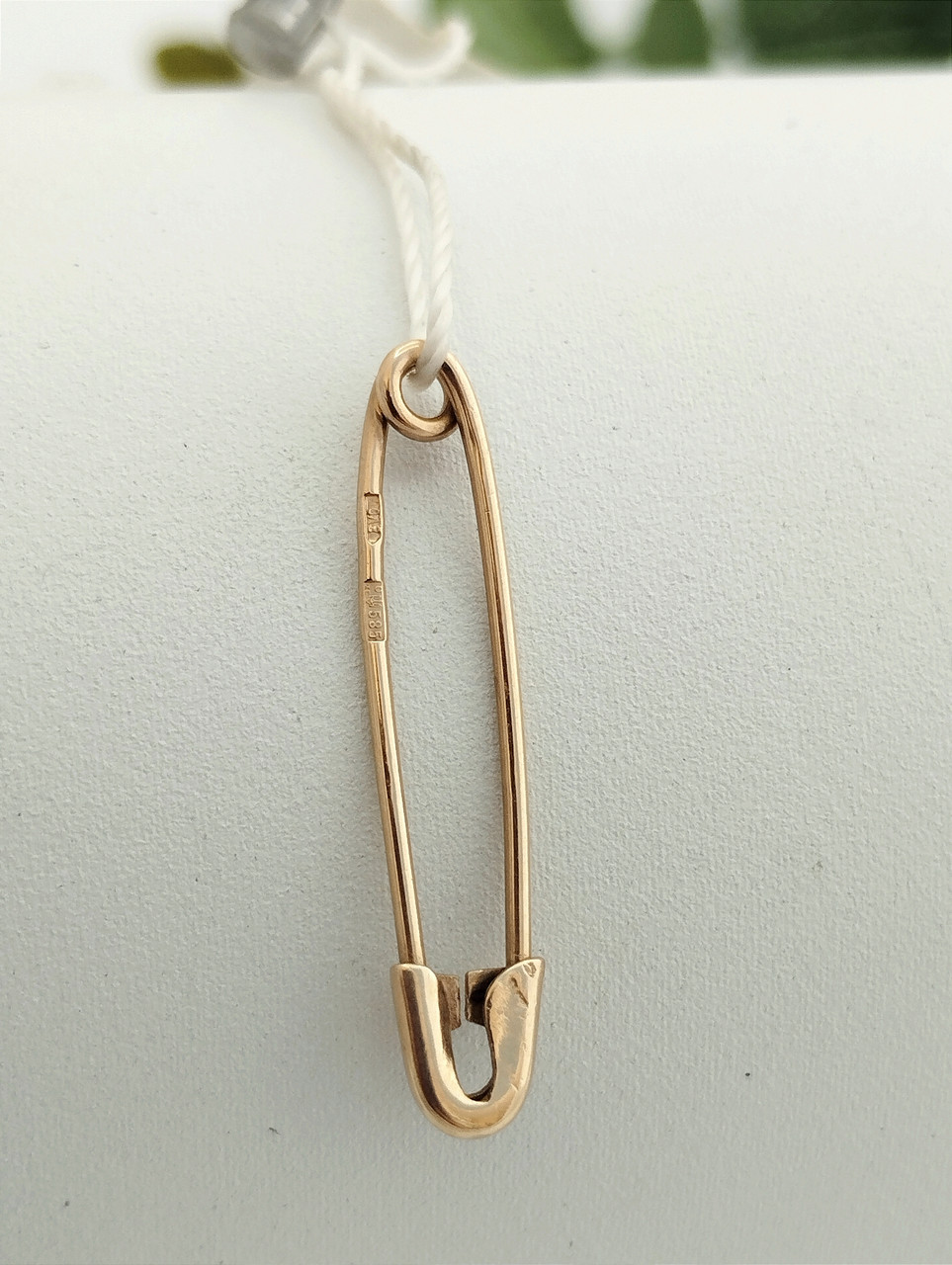 Золота шпилька