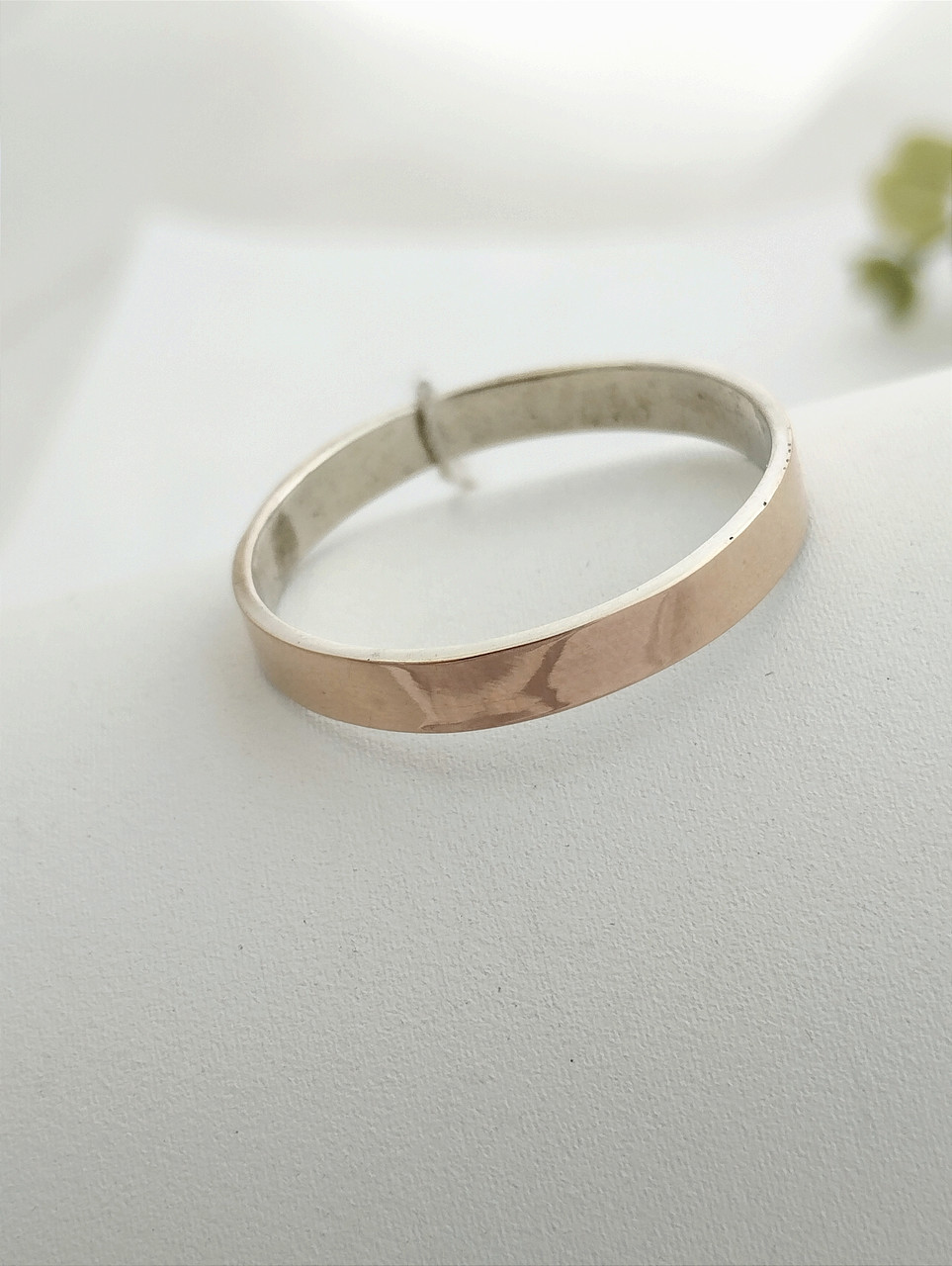 Срібне обручне кільце із золотими пластинами