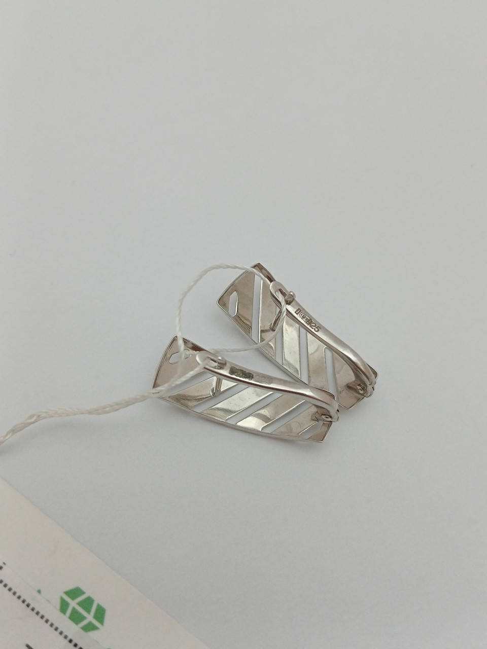 Срібні сережки з англійським замком в класичному стилі. - Зображення 4