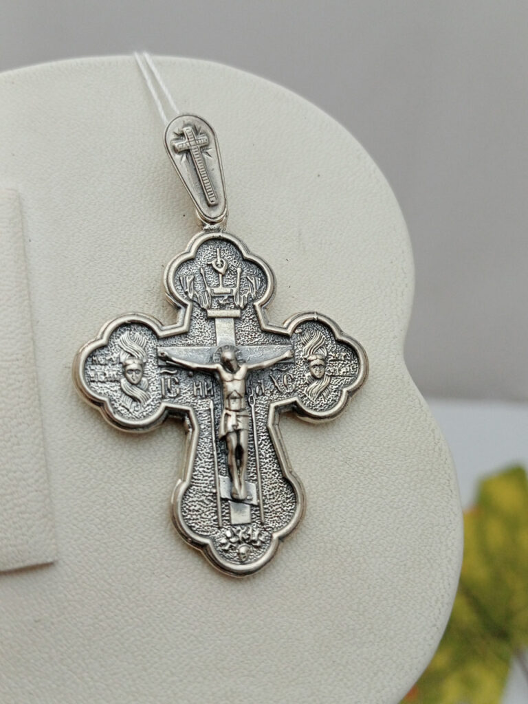 Срібний хрест із розп'яттям