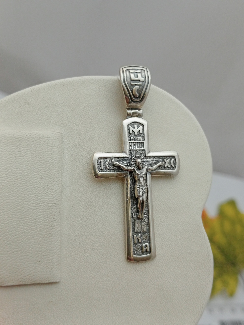 Срібний хрест із розп'яттям