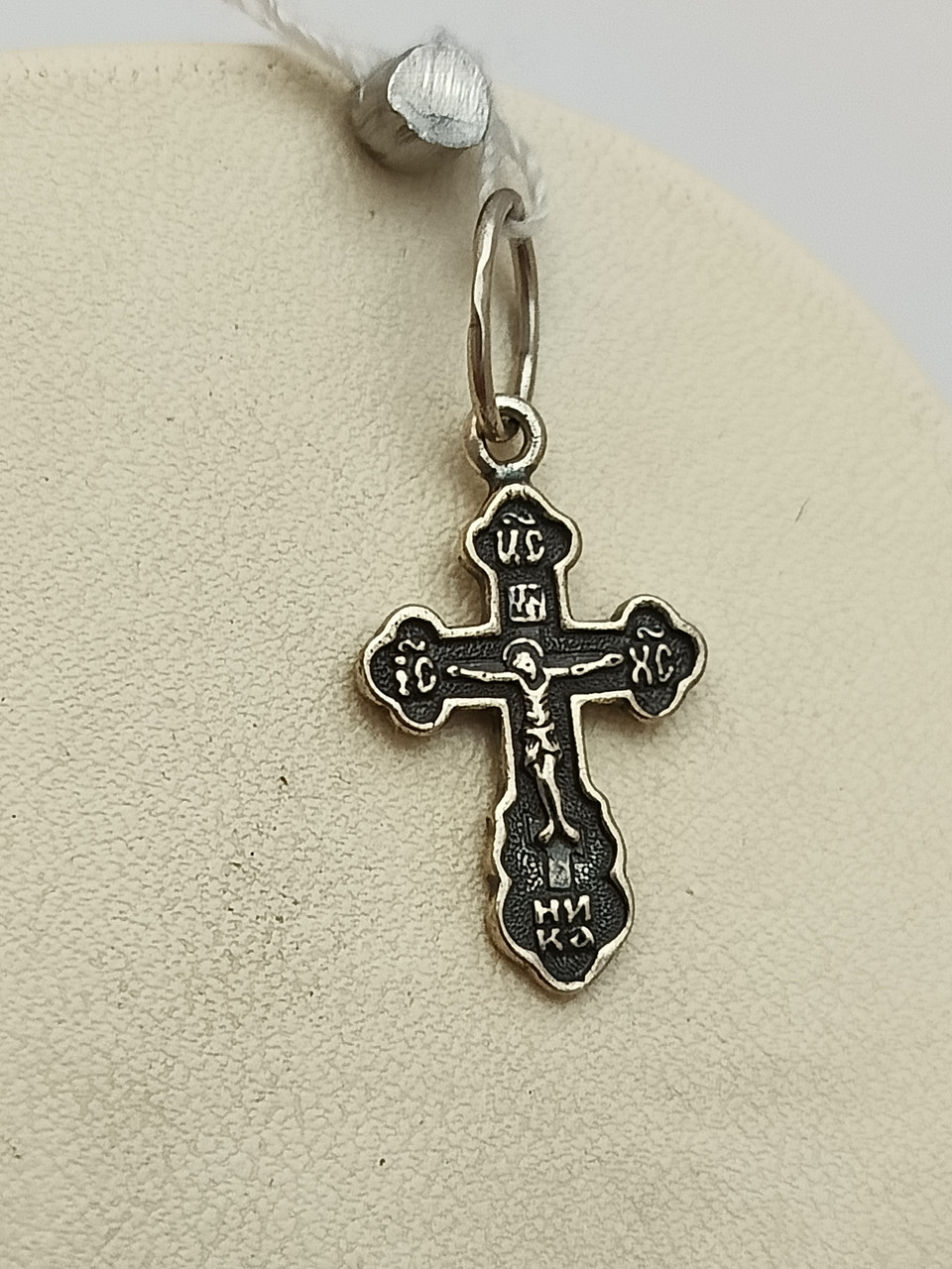 Срібний хрестик із розп'яттям
