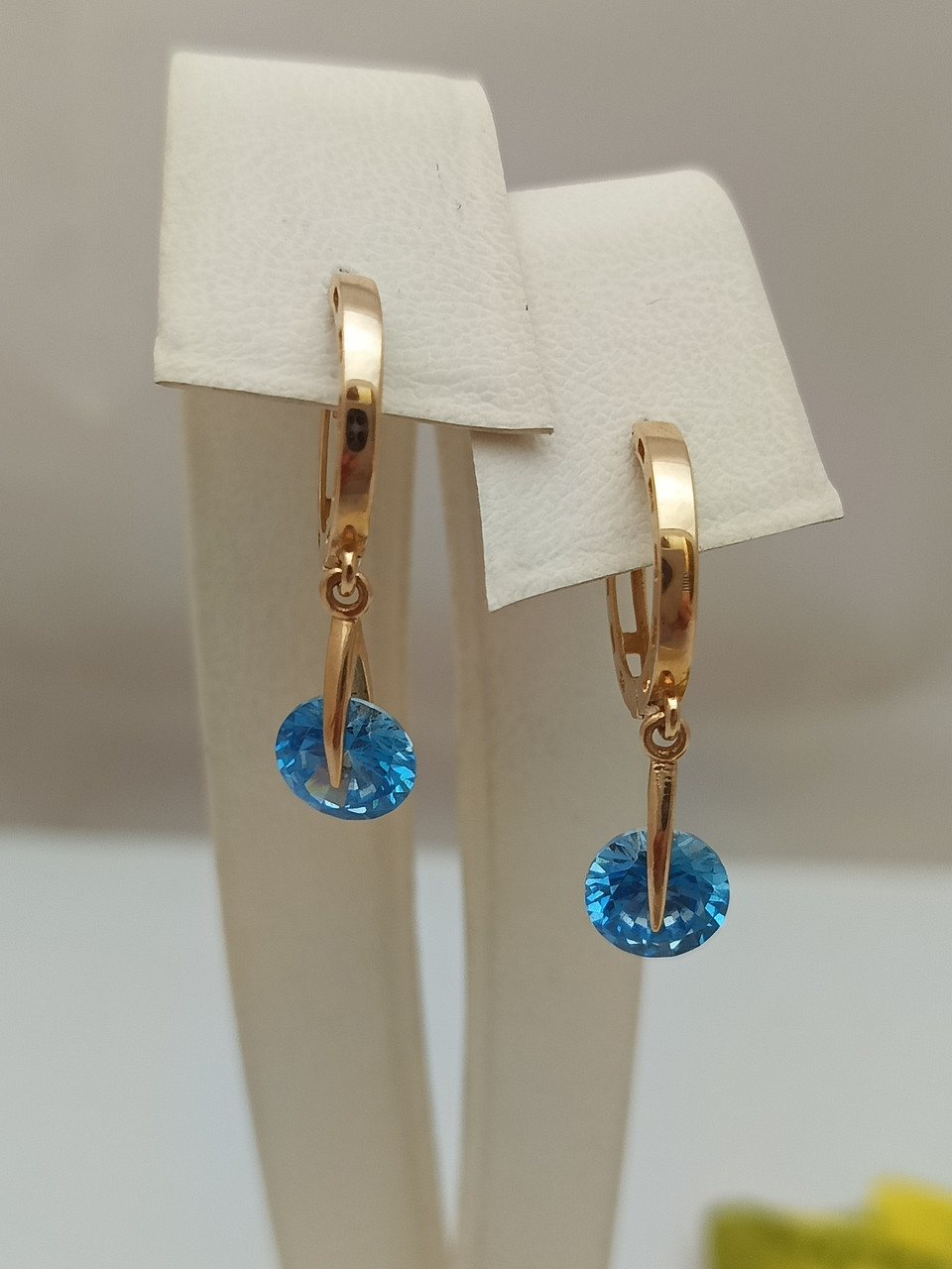 Золоті сережки з цирконієм 585 проби